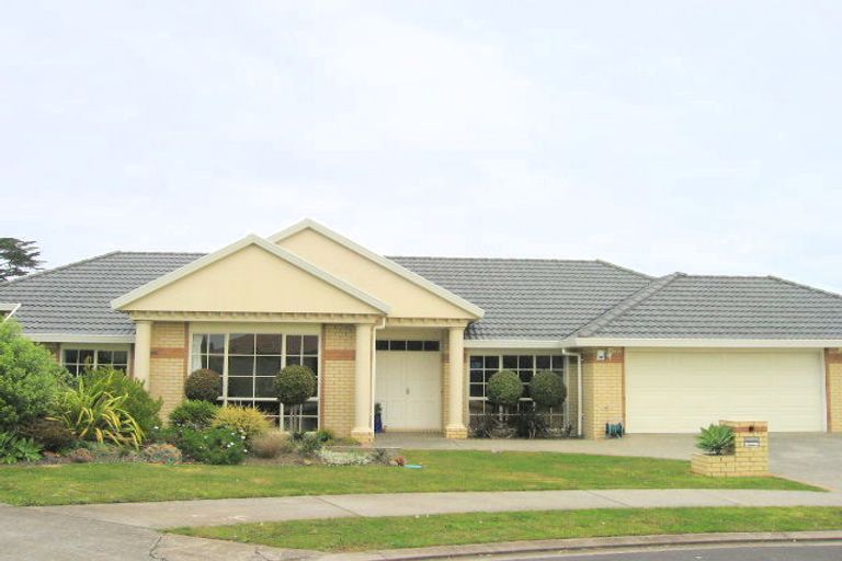 Photo of property in 15 Gilford Place, East Tamaki Heights, Auckland, 2016