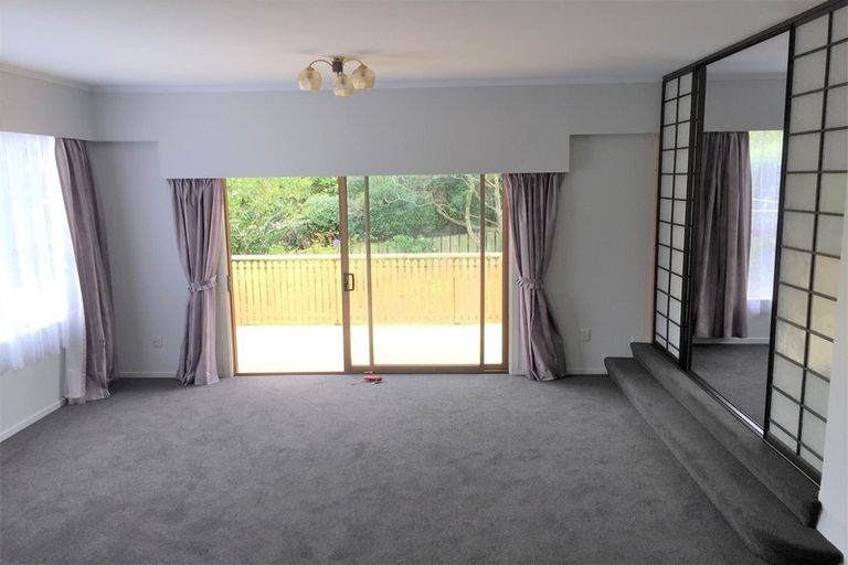 Photo of property in 98 Stewart Drive, Newlands, Wellington, 6037