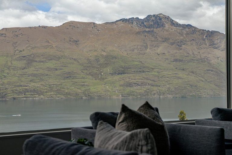 Photo of property in 3a Strawberry Lane, Fernhill, Queenstown, 9300