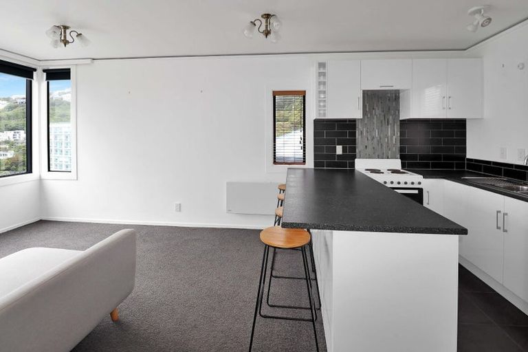 Photo of property in 6/2 Oriental Terrace, Mount Victoria, Wellington, 6011