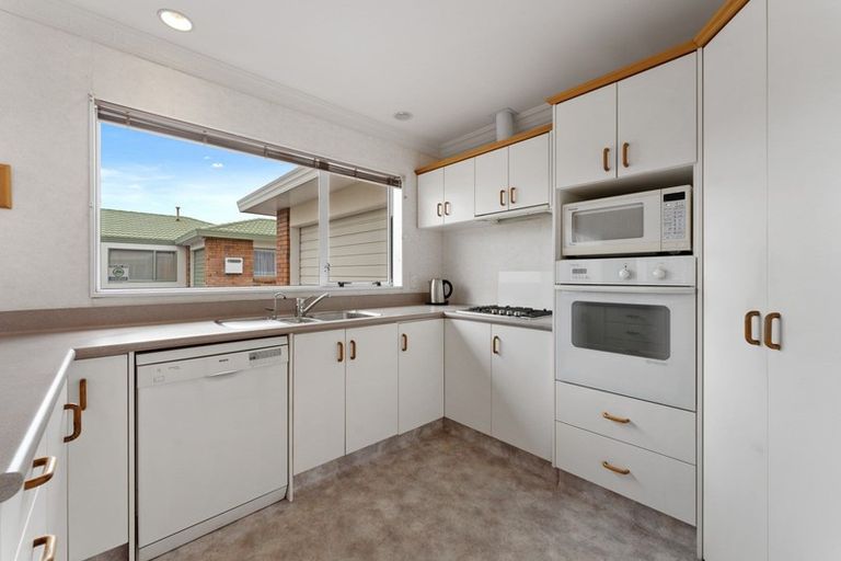 Photo of property in 2/93 Wallace Place, Westown, New Plymouth, 4310