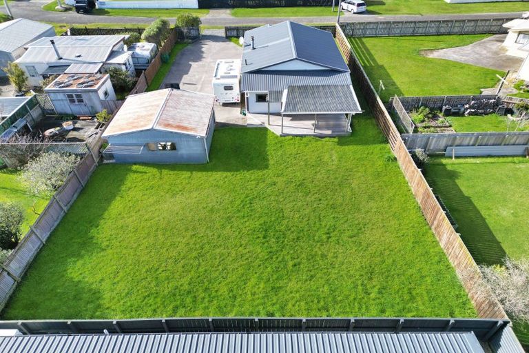 Photo of property in 2 Huia Street, Foxton Beach, Foxton, 4815