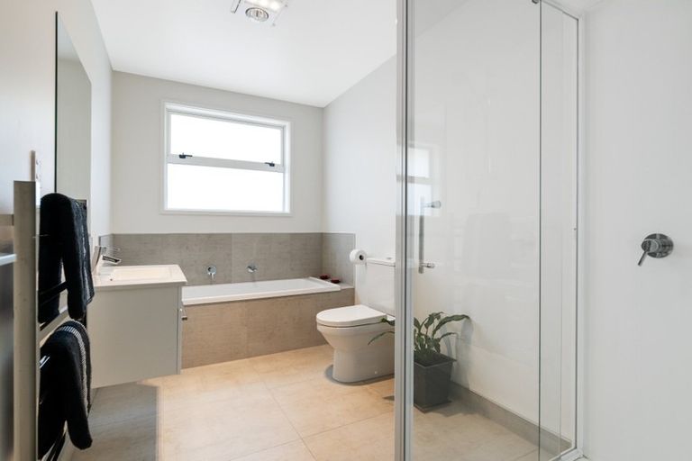 Photo of property in 77 Te Kio Crescent, Papamoa Beach, Papamoa, 3118