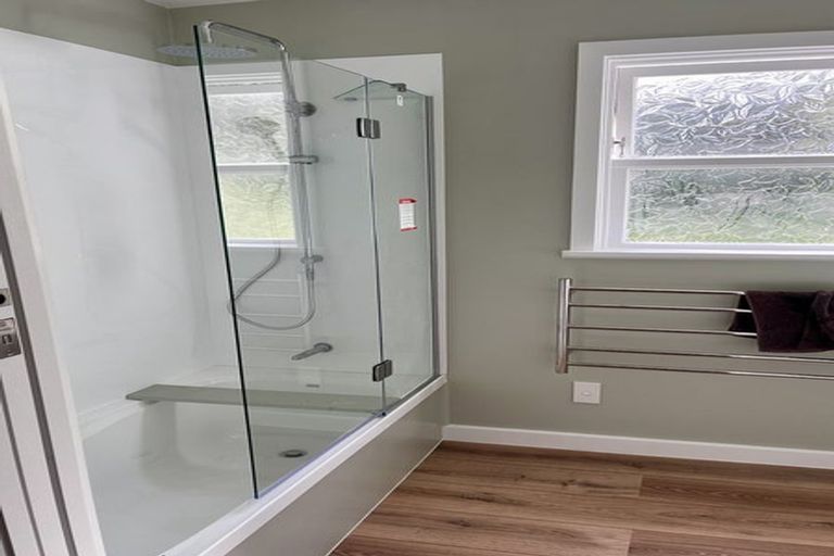 Photo of property in 32 Hollies Crescent, Johnsonville, Wellington, 6037