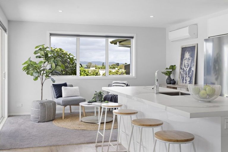 Photo of property in 28 Feist Street, Carterton, 5713