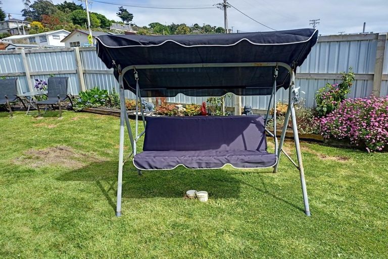 Photo of property in 50 Onslow Street, Bluff, 9814