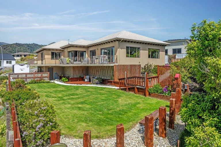 Photo of property in 24 Harbour View Heights, Picton, 7220