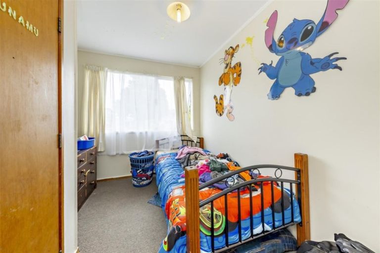 Photo of property in 3 Pushon Place, Clendon Park, Auckland, 2103