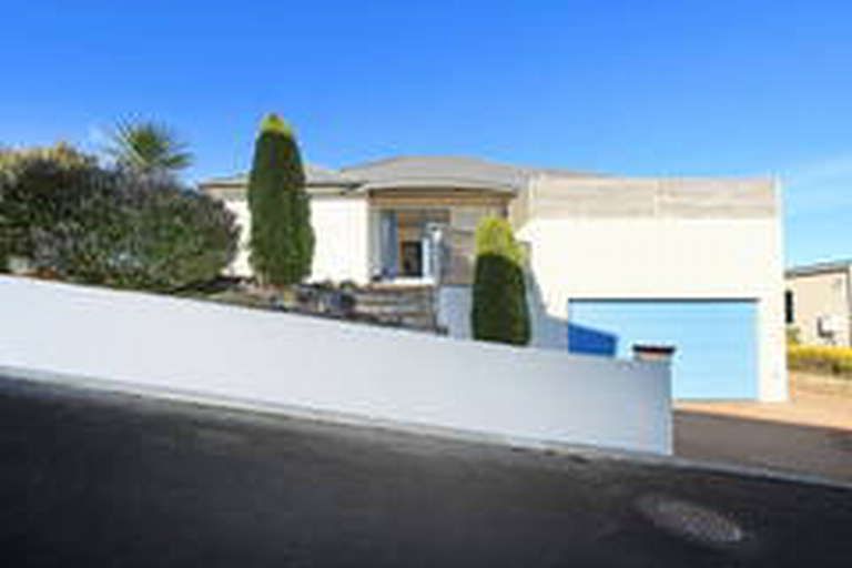 Photo of property in 7 Saint Elizabeth Heights, Normandale, Lower Hutt, 5010