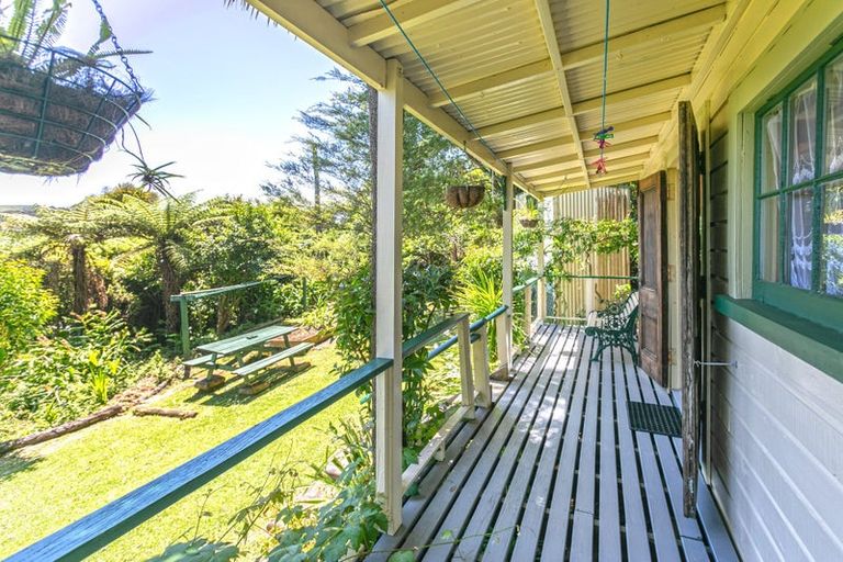 Photo of property in 80 Oxford Terrace, Coromandel, 3506
