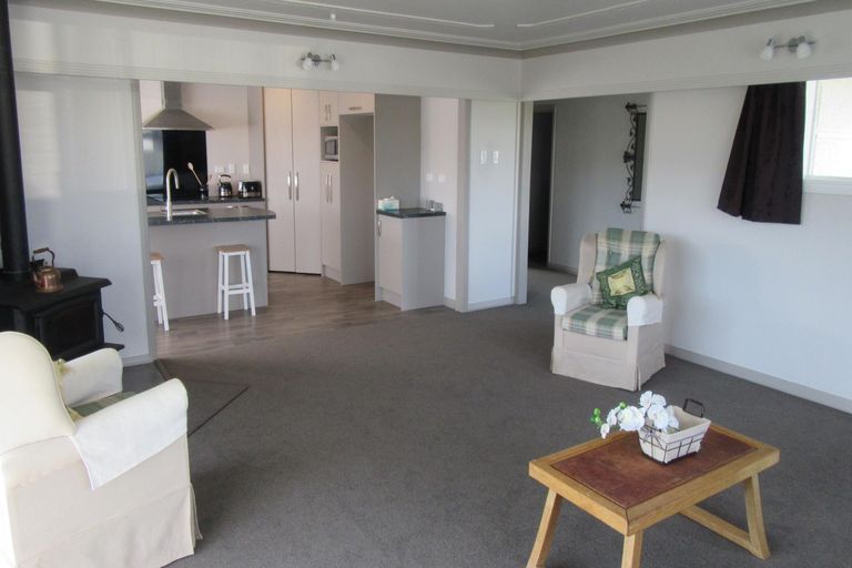 Photo of property in 30 Timaru Road, Waimate, 7924