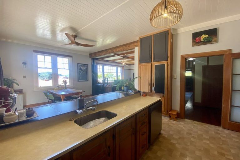 Photo of property in 71 Kent Street, Picton, 7220