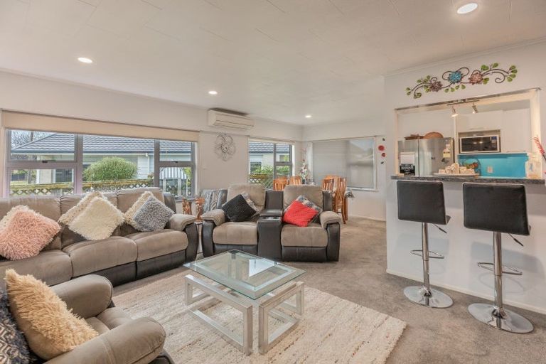 Photo of property in 4 Upham Crescent, Taradale, Napier, 4112