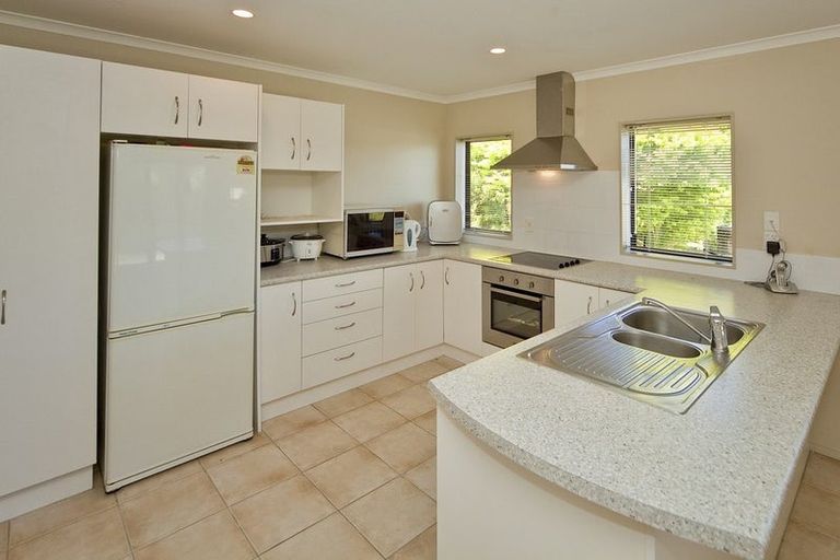 Photo of property in 3 Jomard Terrace, Northcross, Auckland, 0632