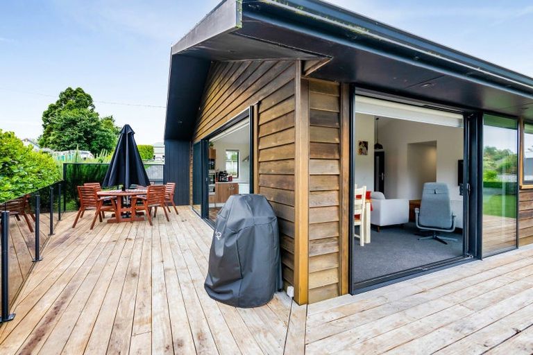 Photo of property in 14 Takiroa Street, Urenui, 4375