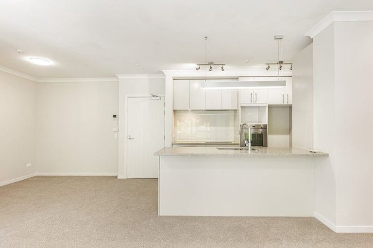Photo of property in 16 Rewa Rewa Lane, Orewa, 0931