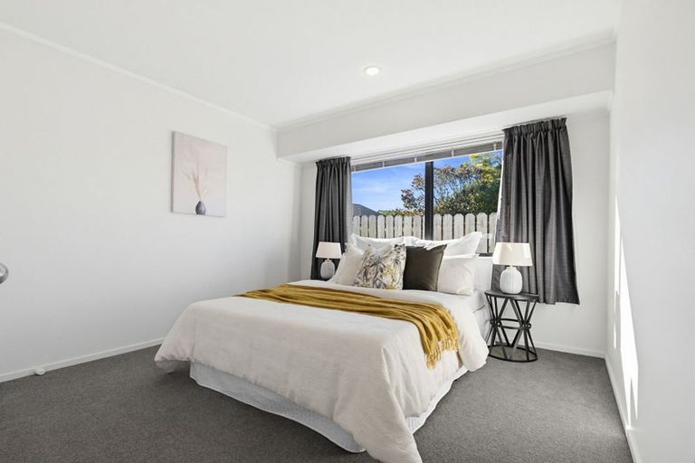 Photo of property in 23 Brookesmith Drive, Waiuku, 2123