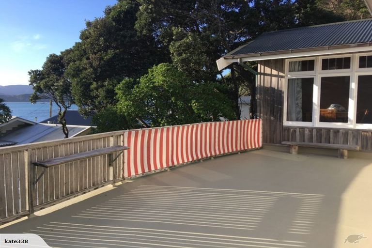 Photo of property in 2/158 Breaker Bay Road, Breaker Bay, Wellington, 6022