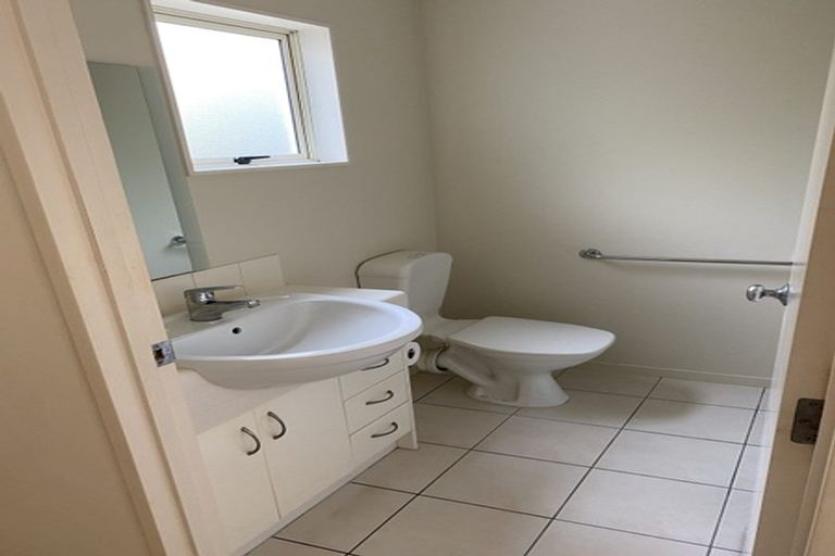 Photo of property in 3e/20 Ian Marwick Place, Birkenhead, Auckland, 0626