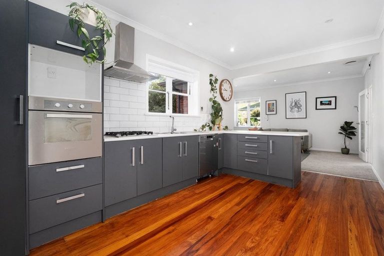 Photo of property in 544 Broadway, Strathmore Park, Wellington, 6022