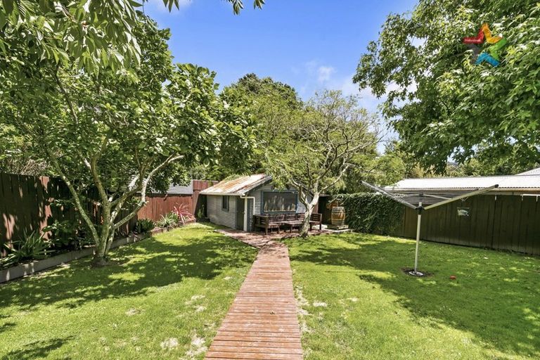 Photo of property in 22 Homedale Road, Wainuiomata, Lower Hutt, 5014