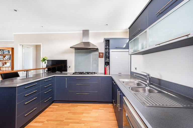 Photo of property in 221 Vipond Road, Stanmore Bay, Whangaparaoa, 0932