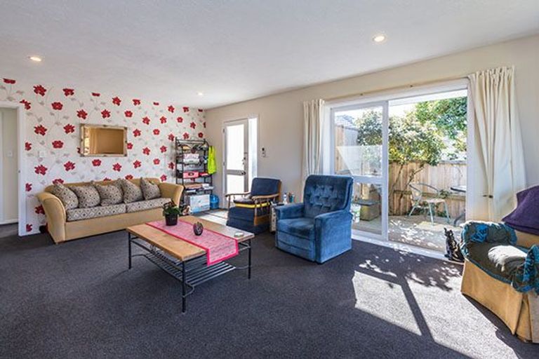Photo of property in 1/219 Greers Road, Bryndwr, Christchurch, 8053