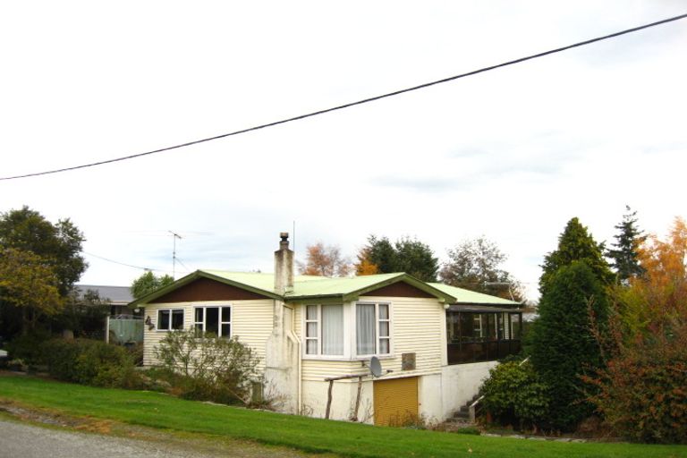 Photo of property in 13 Surrey Street, Tapanui, 9522
