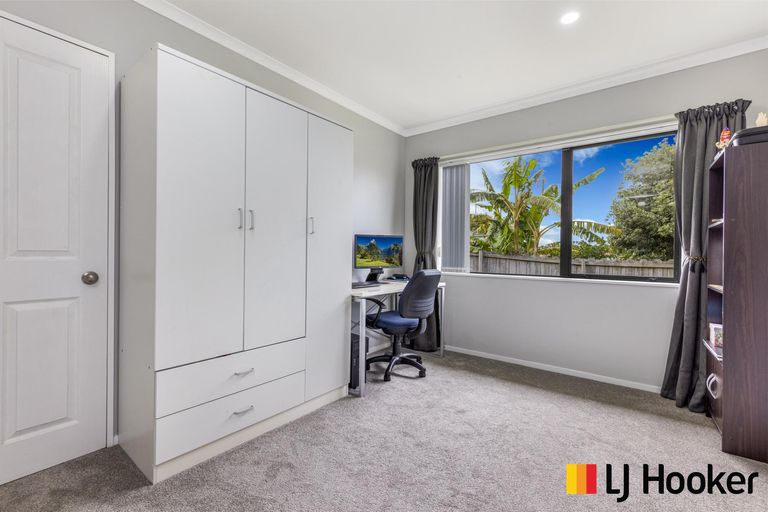 Photo of property in 54 Etherton Drive, Weymouth, Auckland, 2103