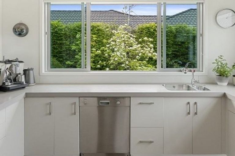 Photo of property in 28 De Castro Drive, Blenheim, 7201