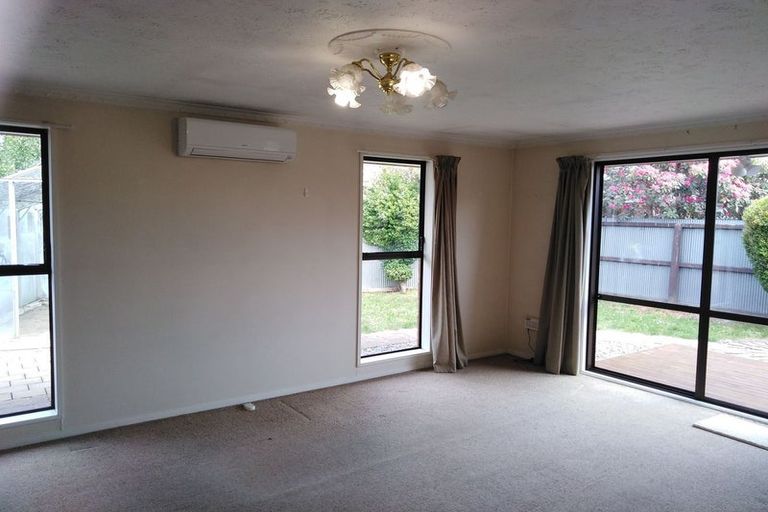 Photo of property in 2/155 Northcote Road, Northcote, Christchurch, 8052