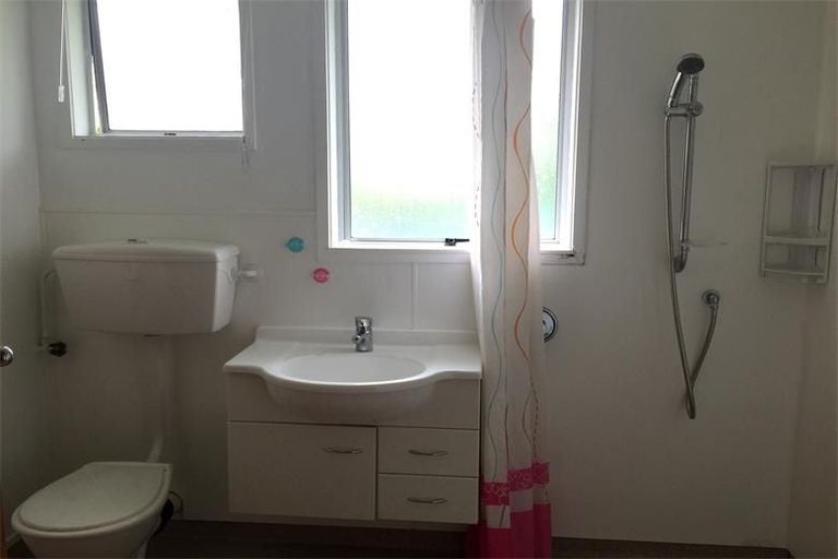 Photo of property in 3 Lavery Place, Sunnynook, Auckland, 0632