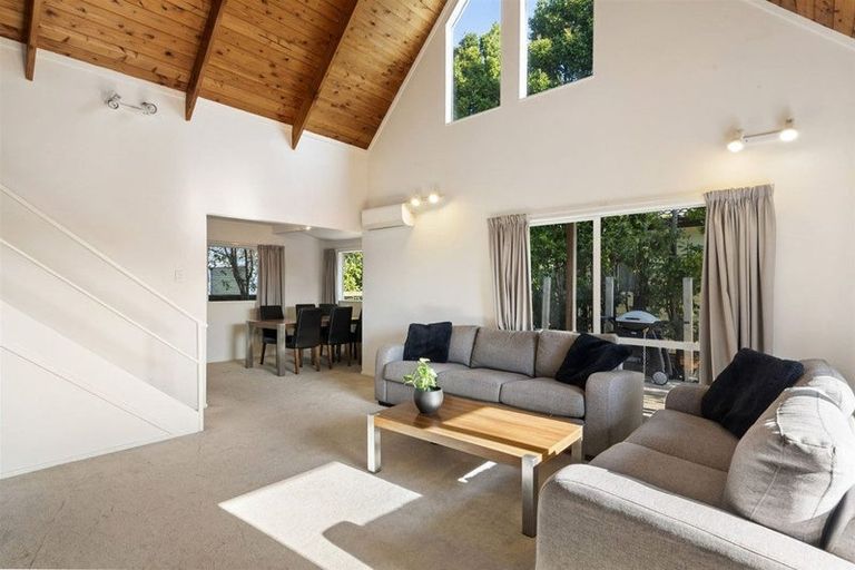 Photo of property in 2/30 Bond Crescent, Forrest Hill, Auckland, 0620