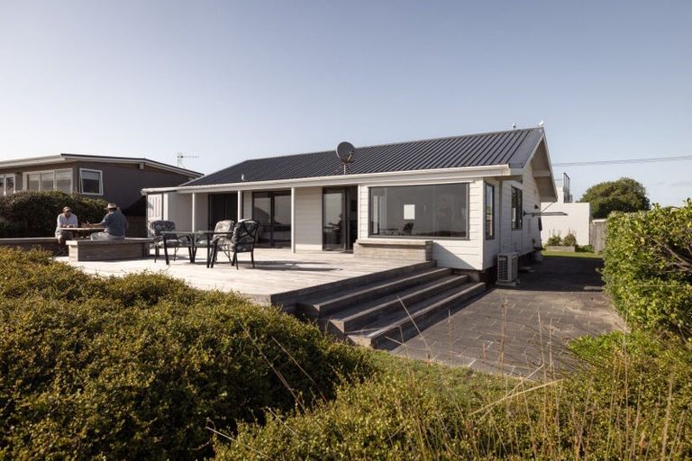 Photo of property in 31 Karewa Parade, Papamoa Beach, Papamoa, 3118