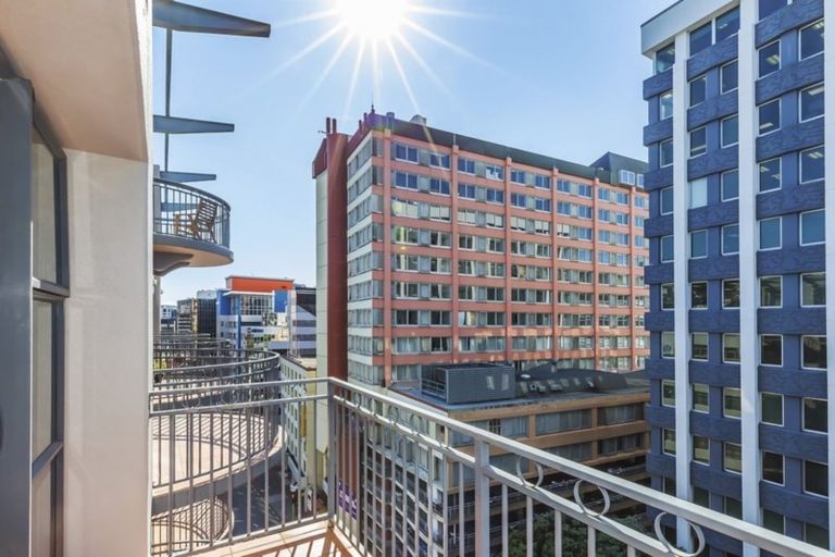 Photo of property in Atrium Towers, 8e/154 The Terrace, Wellington Central, Wellington, 6011