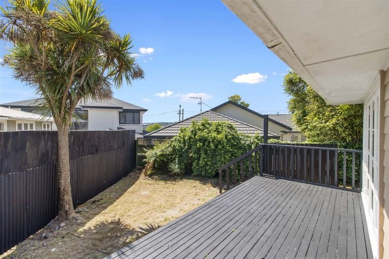 Photo of property in 2/40 Amberley Avenue, Te Atatu South, Auckland, 0610