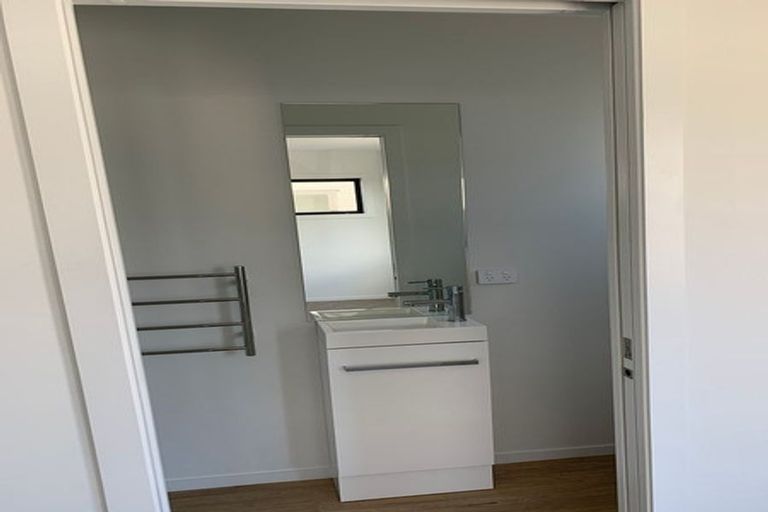 Photo of property in 5/4 Harry Ward Place, Henderson, Auckland, 0610