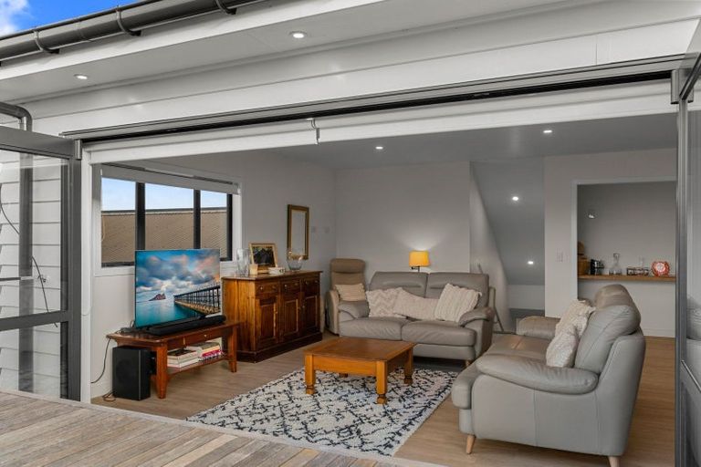 Photo of property in 15 Blue Moon Rise, Langs Beach, 0582