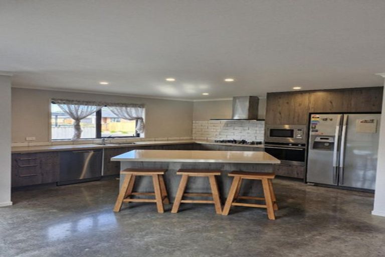 Photo of property in 12 Nukuroa Close, Waitara, 4320