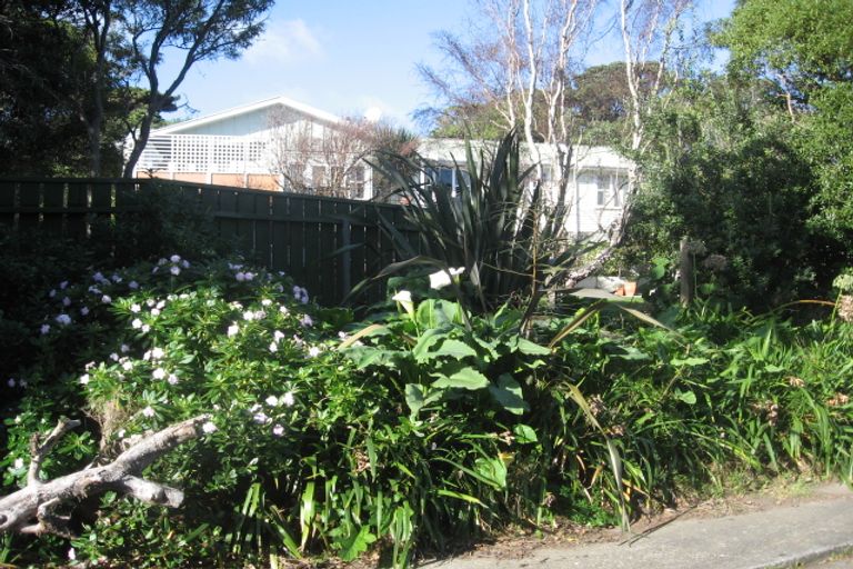 Photo of property in 22 Whanake Street, Titahi Bay, Porirua, 5022