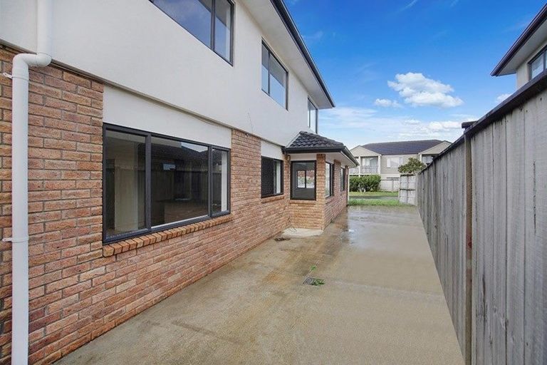 Photo of property in 20 Speyside Crescent, Flat Bush, Auckland, 2016