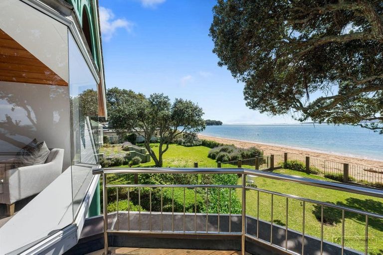 Photo of property in 30 Oxford Terrace, Coromandel, 3506