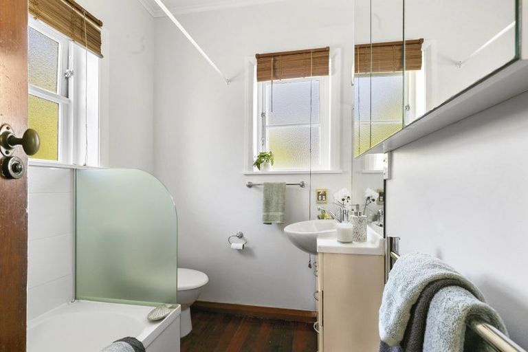 Photo of property in 65 Delhi Crescent, Khandallah, Wellington, 6035