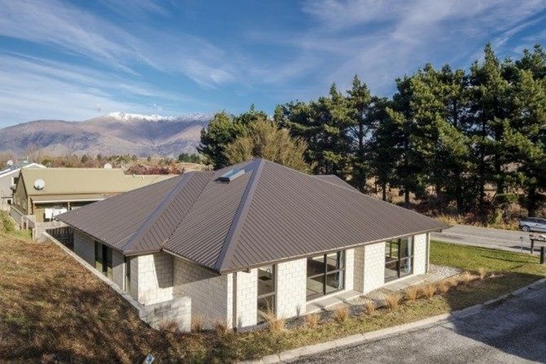 Photo of property in 23 Mcdonnell Road, Arrowtown, 9302