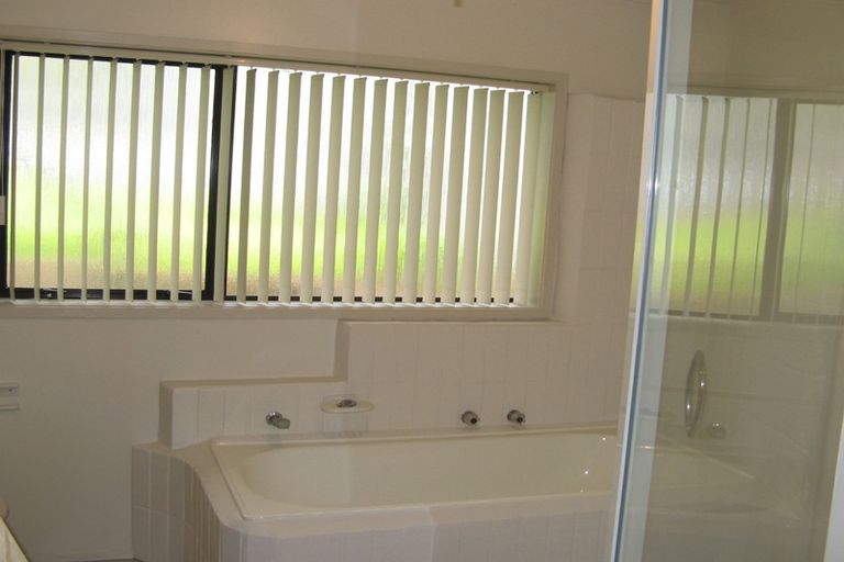 Photo of property in 1 Puketiro Place, Paihia, 0200