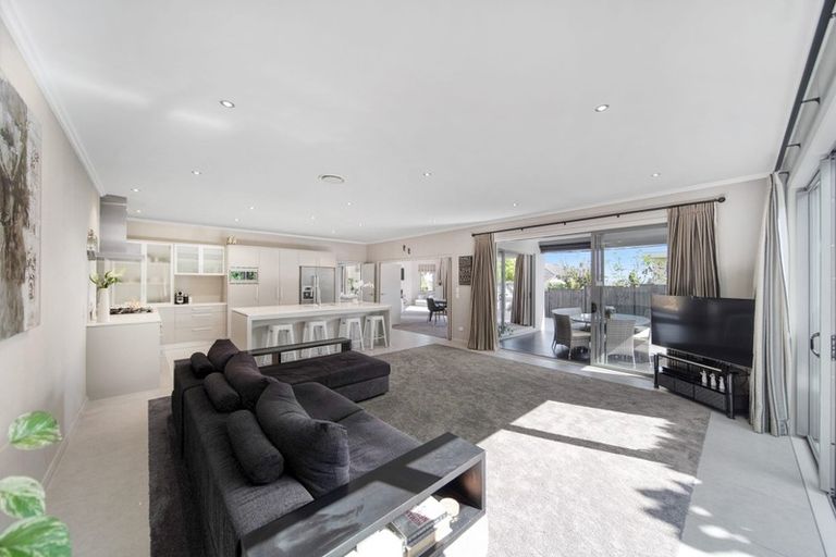 Photo of property in 4 Verley Rise, East Tamaki Heights, Auckland, 2016