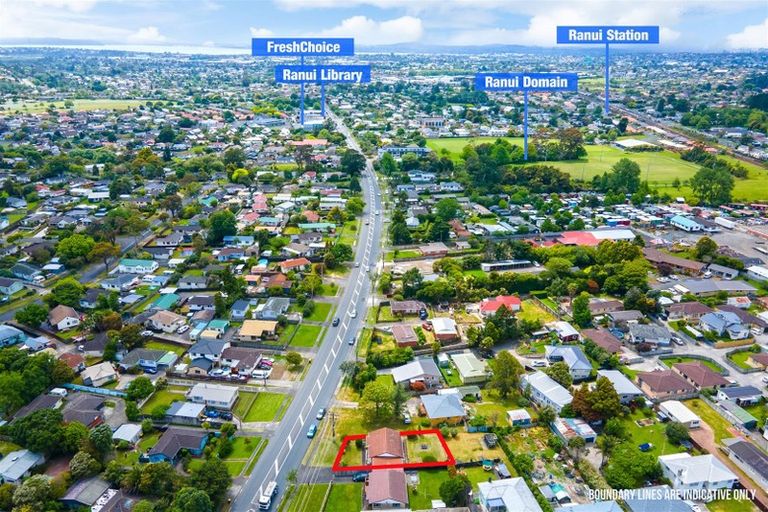 Photo of property in 2/558 Swanson Road, Ranui, Auckland, 0612