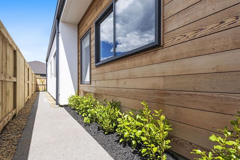 Photo of property in 51 Awatira Drive, Papamoa Beach, Papamoa, 3118