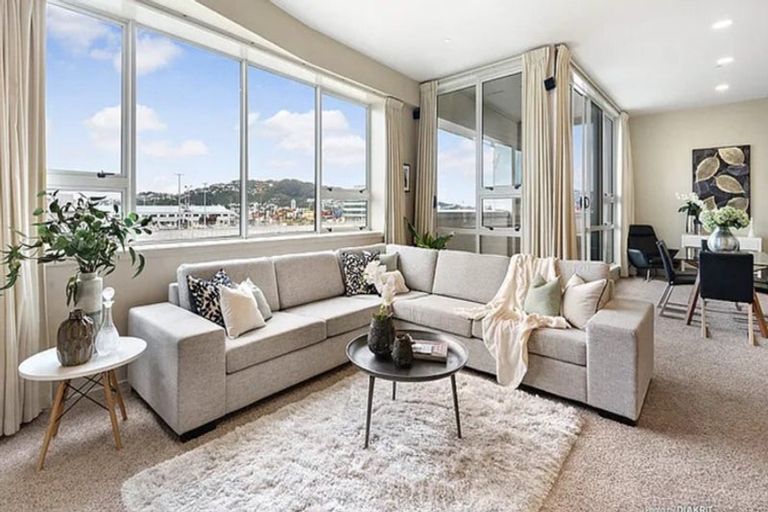 Photo of property in Stadium Garden Flats, 215/107 Thorndon Quay, Pipitea, Wellington, 6011