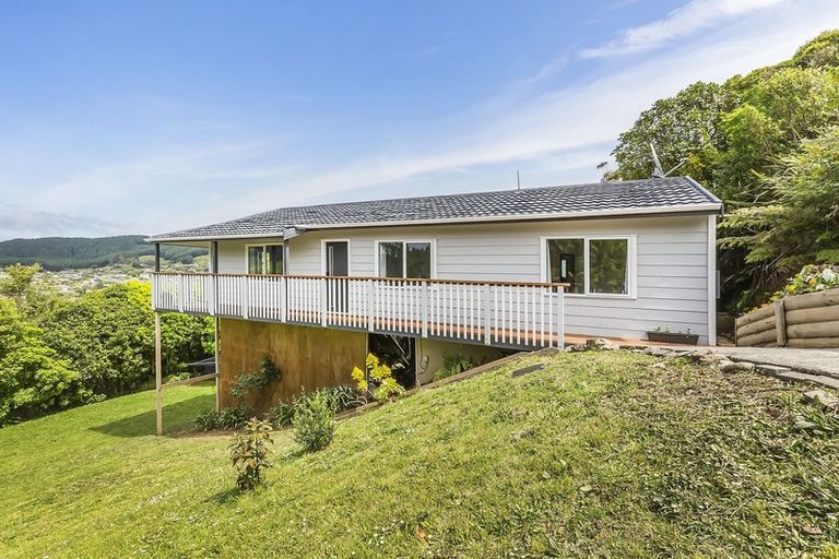 Photo of property in 33 Westhaven Drive, Tawa, Wellington, 5028